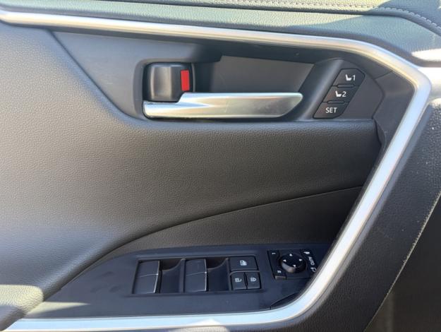 TOYOTA RAV4 2WD 218ch Lounge  