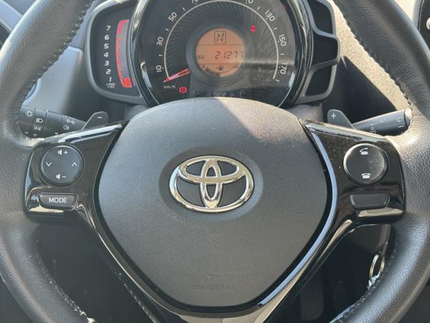 TOYOTA Aygo 1.0 VVT-i x-play / X-shift  