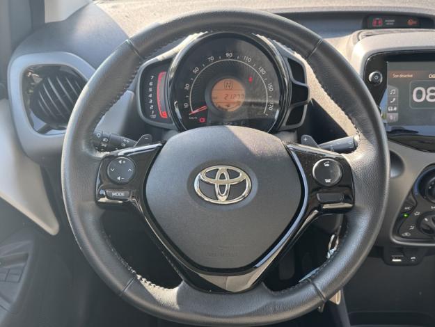 TOYOTA Aygo 1.0 VVT-i x-play / X-shift  