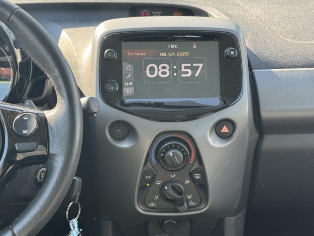 TOYOTA Aygo 1.0 VVT-i x-play / X-shift  