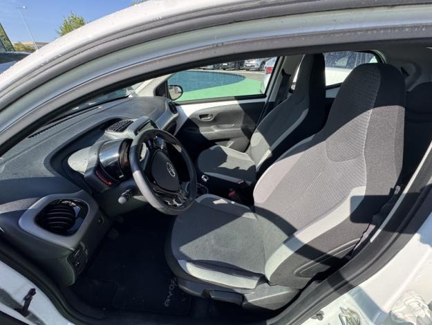 TOYOTA Aygo 1.0 VVT-i x-play / X-shift  
