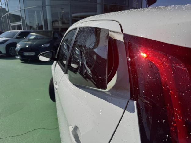 TOYOTA Aygo 1.0 VVT-i x-play / X-shift  