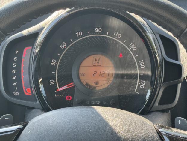 TOYOTA Aygo 1.0 VVT-i x-play / X-shift  