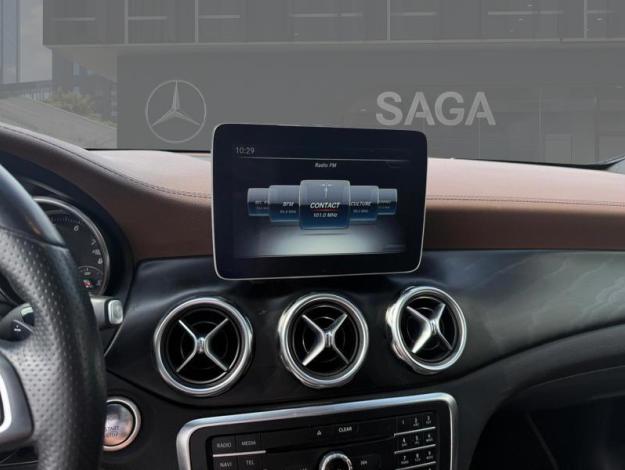 MERCEDES-BENZ GLA 180 Urban  