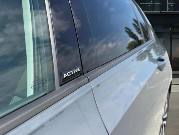 VOLKSWAGEN Golf VIII  Active eTSI DSG   