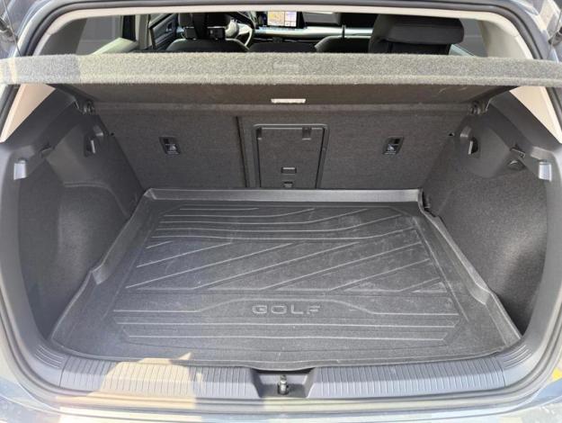 VOLKSWAGEN Golf VIII  Active eTSI DSG   