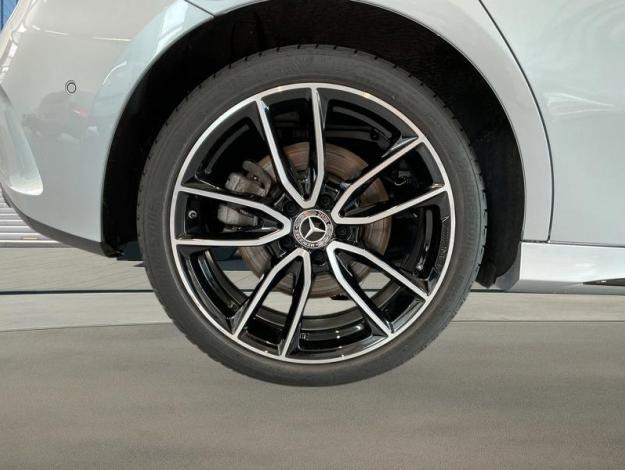 MERCEDES-BENZ A 250 e AMG Line  