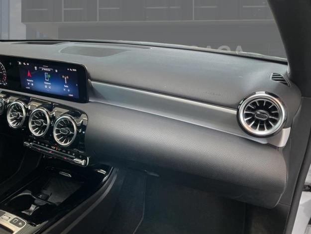 MERCEDES-BENZ A 250 e AMG Line  