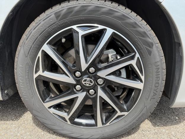 TOYOTA Yaris 116h Design Pack  