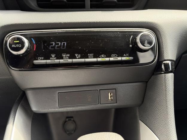 TOYOTA Yaris 116h Design Pack  