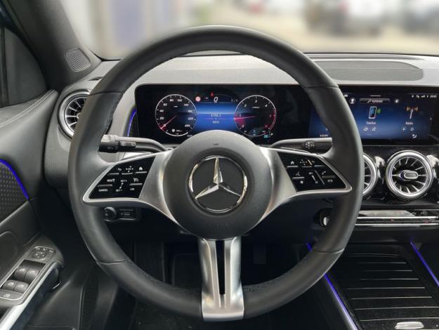 MERCEDES-BENZ GLB 200 d 4MATIC Progressive Edition (11/21)