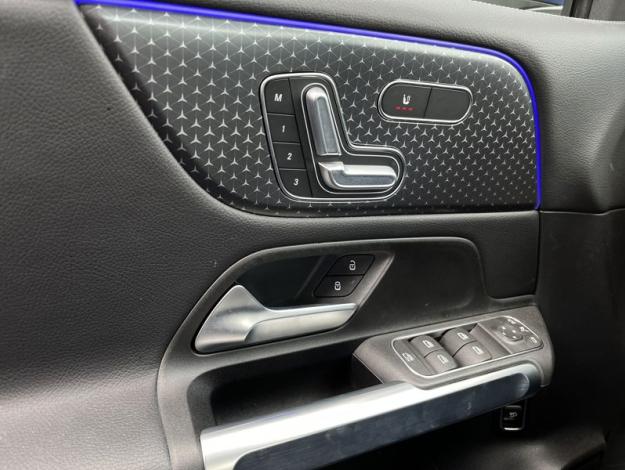 MERCEDES-BENZ GLB 200 d 4MATIC Progressive Edition (13/21)