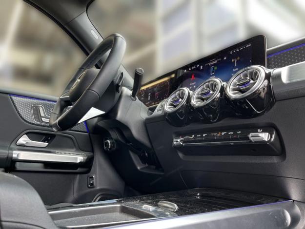 MERCEDES-BENZ GLB 200 d 4MATIC Progressive Edition (17/21)