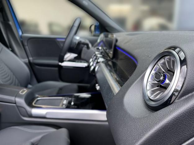MERCEDES-BENZ GLB 200 d 4MATIC Progressive Edition (18/21)