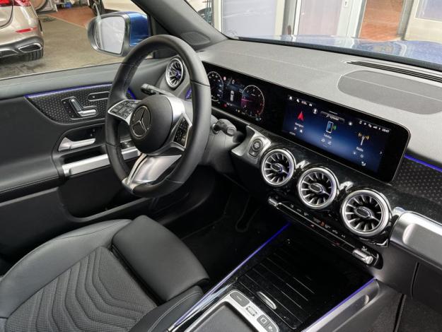 MERCEDES-BENZ GLB 200 d 4MATIC Progressive Edition (19/21)