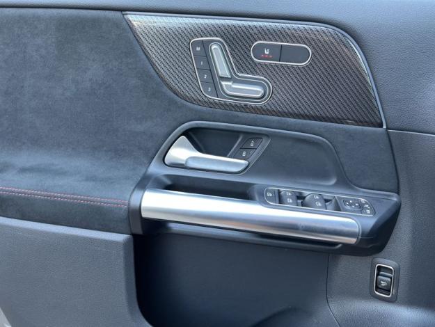 MERCEDES-BENZ GLA 200 d 4MATIC AMG Style Edition (13/18)