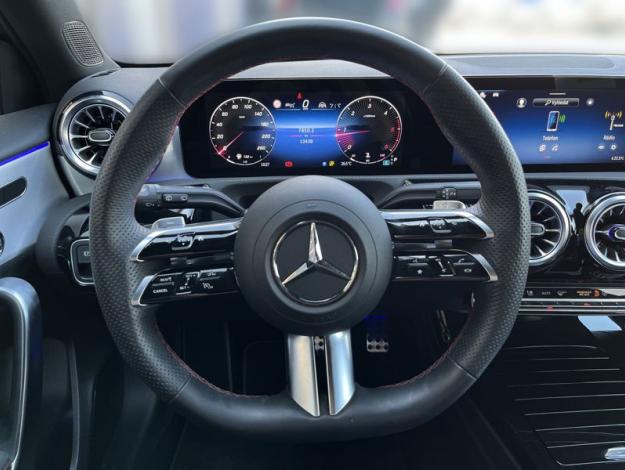 MERCEDES-BENZ A-Třída A 200 d AMG Night Manufaktur (10/20)