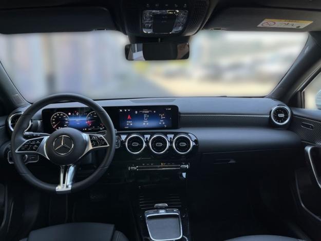 MERCEDES-BENZ A-Třída A 180 (14/18)