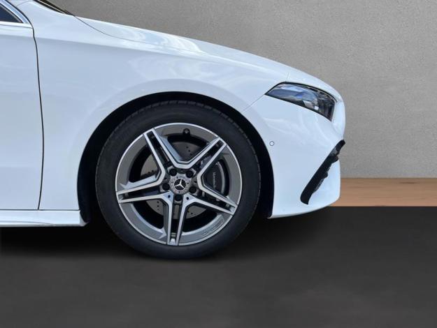 MERCEDES-BENZ A-Třída A 220 d sedan AMG Styling (9/21)