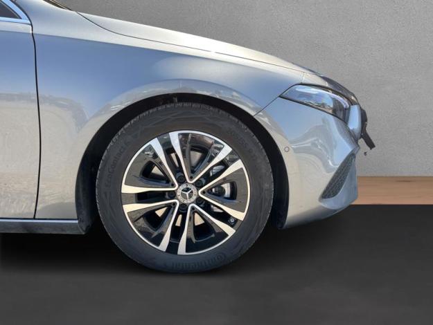 MERCEDES-BENZ A-Třída A 180 Progressive Edition (9/20)