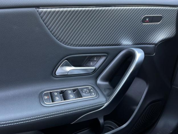 MERCEDES-BENZ A-Třída A 180 Progressive Edition (13/20)
