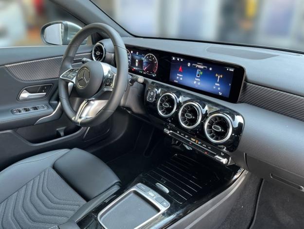 MERCEDES-BENZ A-Třída A 180 Progressive Edition (18/20)