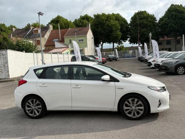 TOYOTA Auris 1.8 Hybride 136h Dynamic  