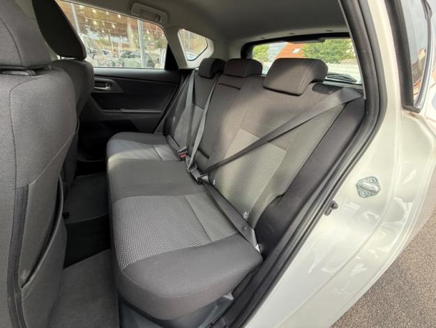 TOYOTA Auris 1.8 Hybride 136h Dynamic  