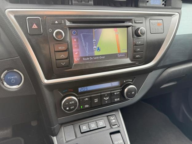 TOYOTA Auris 1.8 Hybride 136h Dynamic  