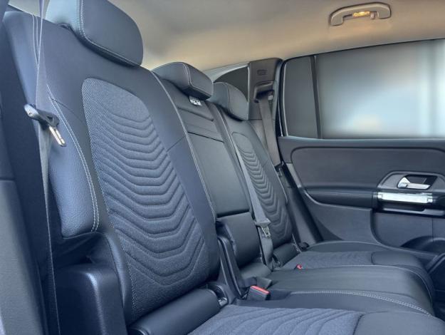 MERCEDES-BENZ GLB 200 d 4MATIC (18/18)