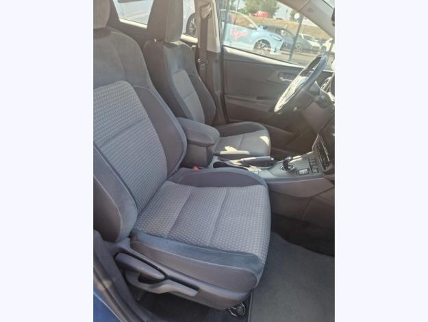 TOYOTA Auris 1.8 HYBRID 136 LOUNGE  