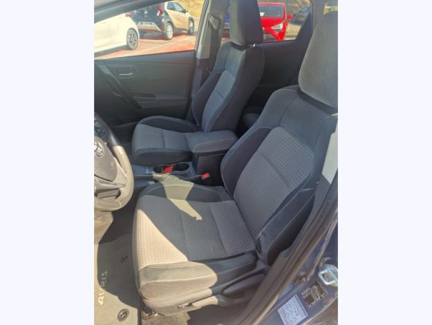 TOYOTA Auris 1.8 HYBRID 136 LOUNGE  