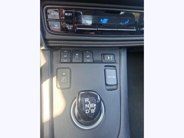 TOYOTA Auris 1.8 HYBRID 136 LOUNGE  