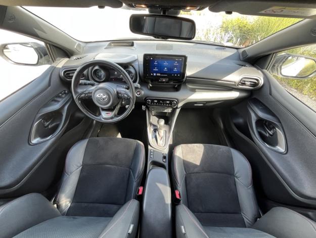 TOYOTA Yaris 1.5 116h GR SPORT  