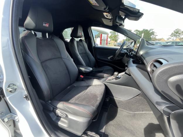 TOYOTA Yaris 1.5 116h GR SPORT  