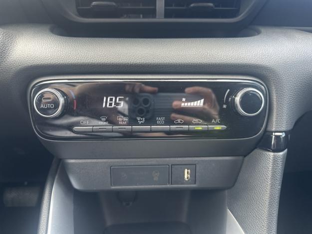 TOYOTA Yaris 116h Design  