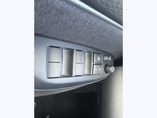 TOYOTA Yaris 116h Design  