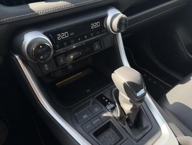 TOYOTA RAV4 218h Lounge  