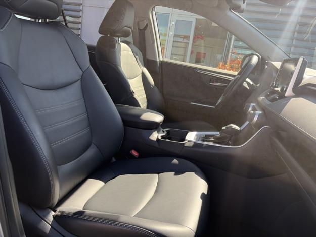 TOYOTA RAV4 218h Lounge  