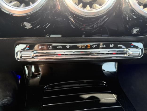 MERCEDES-BENZ Classe A 180 d Berline AMG Line  Classe A Berline / V1771 Classe A 180 d Berline AMG Line