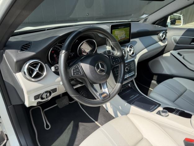 MERCEDES-BENZ GLA 200 Sensation  GLA 200 Sensation