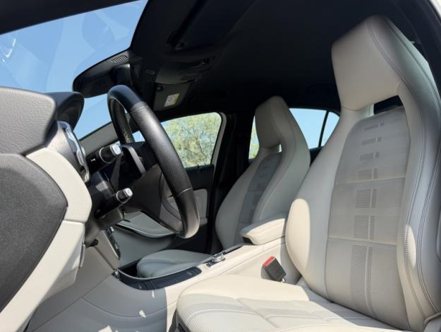 MERCEDES-BENZ GLA 200 Sensation  GLA 200 Sensation