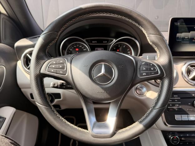 MERCEDES-BENZ GLA 200 Sensation  GLA 200 Sensation