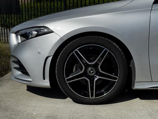 MERCEDES-BENZ A 180 AMG Pack Night Toit Pano  
