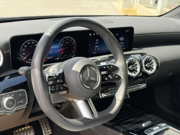 MERCEDES-BENZ A 180 Berline AMG Line  