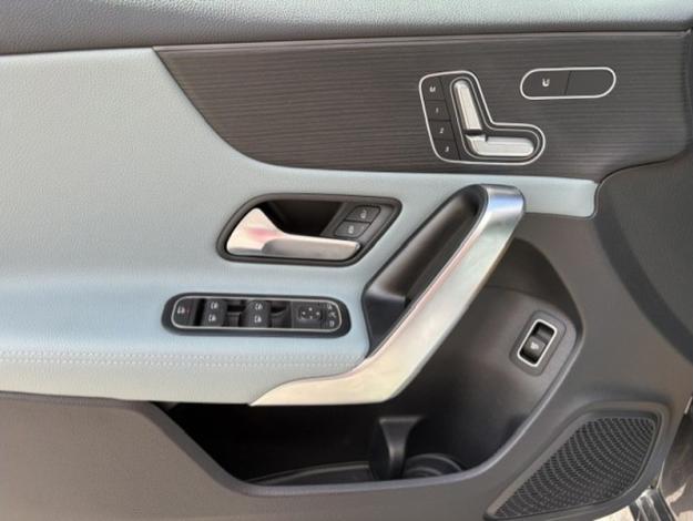 MERCEDES-BENZ A 180 Berline AMG Line  