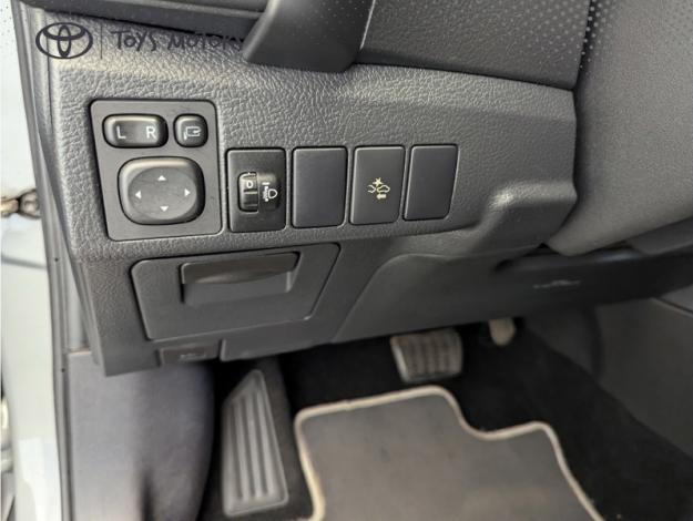 TOYOTA Auris 1.8 HYBRID 136 CVT AUTO COLLECTION  