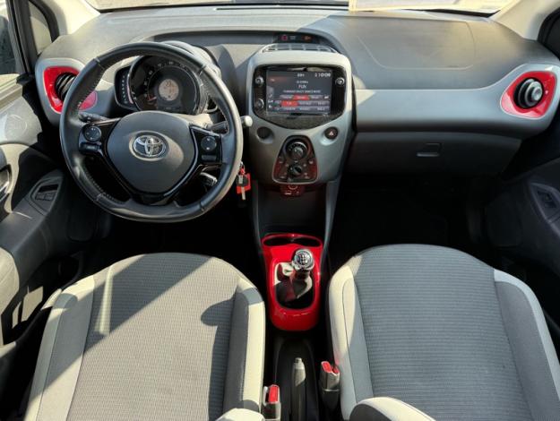 TOYOTA Aygo 1.0 VVT-i x-play  