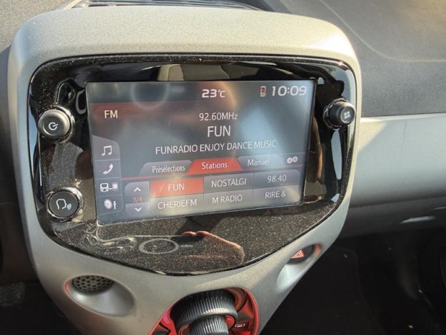 TOYOTA Aygo 1.0 VVT-i x-play  