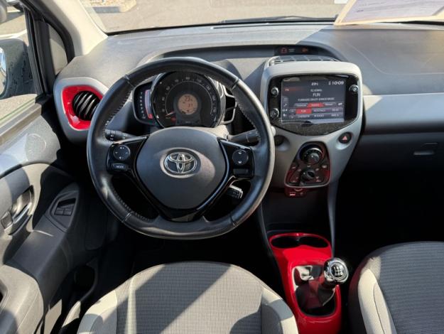 TOYOTA Aygo 1.0 VVT-i x-play  